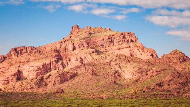 Arizona is home to many mountains and peaks that people like to climb and hike surprises people who think that deserts are flat and sandy and yellow! The mountains in the southwestern USA 
