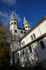 Fototapeta na wymiar Neuwerkskirche in Goslar unter blauem Himmel