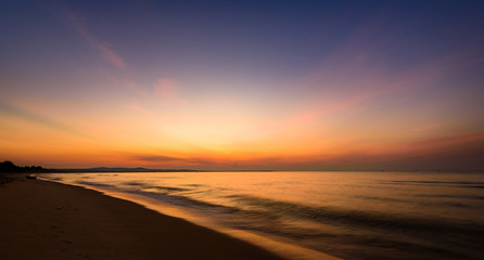 Fototapeta na wymiar dawn on the sea
