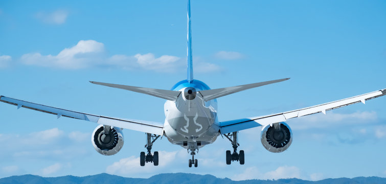 旅客機・飛行機・青空
