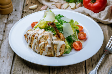 Salad caesar with chicken