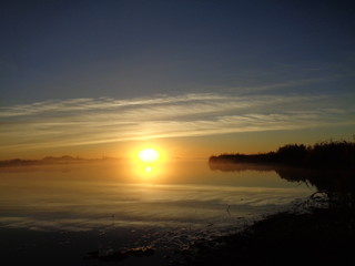 Утро на реке осень туман  солнце утка донки рыба