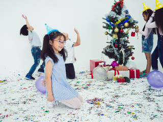 Fototapeta premium group of kids celebrate party and enjoy christmas fun together