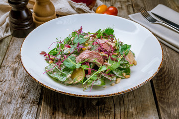 Salad with roast beef