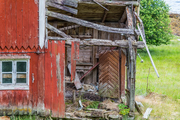 Fototapeta na wymiar old abandoned houses in norway