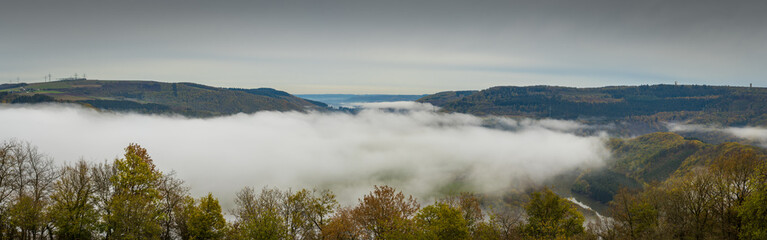 Eifellandschaft im Nebel