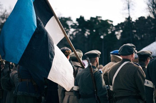 Behind view of Estonian soldiers in The Estonian War of Independece.