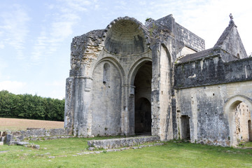Fototapeta na wymiar Abbaye en ruine