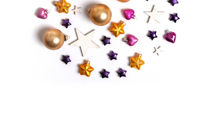 Weihnachtsdekoration vor weißem Hintergrund