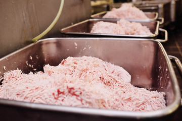 lard, pork or ground beef in metal containers in food production