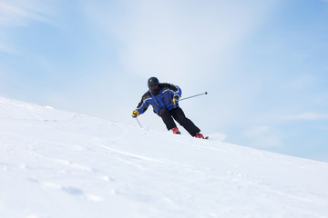 Fototapeta na wymiar skier in mountains