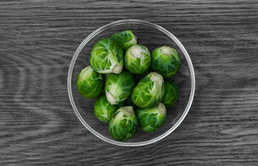 Rosenkohl in einer Glasschale