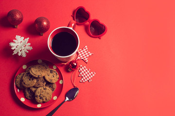 Obraz na płótnie Canvas top view hot coffee with biscuit cookies dessert sweet and season greeting of merry christmas concept