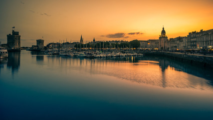 Fototapeta na wymiar La Rochelle coucher de soleil orange