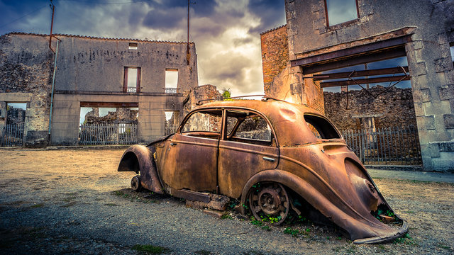 Oradour-sur-Glane Citro&euml;n orange