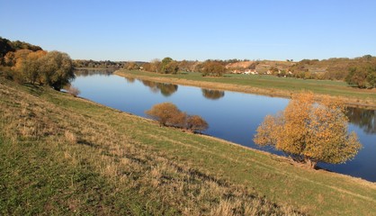 Herbstliche Elblandschaft bei Meißen