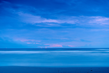 Obraz premium Atardecer en la costa