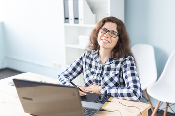 Business, web design and graphic art concept - Beautiful smiling woman in glasses using mouse pan sketch device