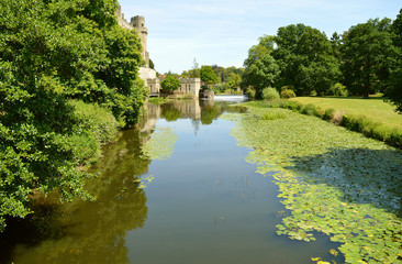 Fototapeta na wymiar River Avon flowing past Warwick Castle