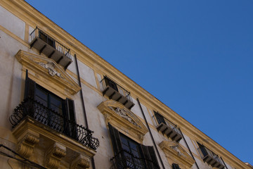 Fototapeta na wymiar Ancient Italian building and blue sky