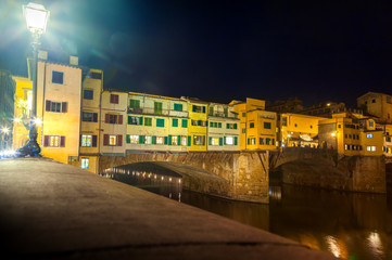 Fototapeta na wymiar View of Ponte Vecchio at night
