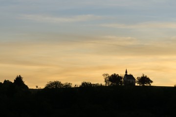 Obraz premium Chapel on the hill during sunrise. Czech Republic