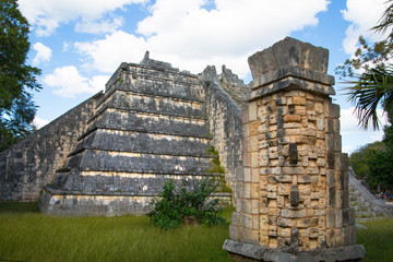 Mexico, Chichen Itzá, Yucatán. High priest grave, pyramid and monument