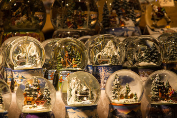 Artikel auf einem Weihnachtsmarkt in Salzburg, Österreich