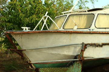Fototapeta na wymiar Old white boat on the shore. Close-up. Background.