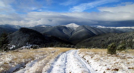 The beginning of winter in the mountains