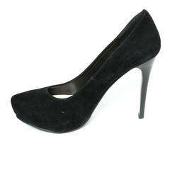 Obraz premium Women's toe and platform shoes isolated on white background