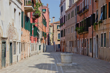 Obraz premium Venice Italy Venedig schmale Gasse narrow Alley Häuser Houses
