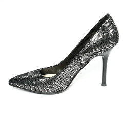 Obraz premium Women's toe and platform shoes isolated on white background