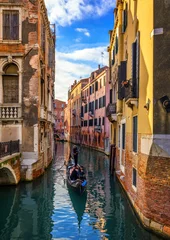 Poster Kanaal met gondels in Venetië, Italië. Architectuur en bezienswaardigheden van Venetië. Venetië ansichtkaart met Venetië gondels. © daliu