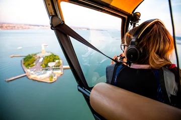 Foto auf Acrylglas Hubschrauberrundflug über die New Yorker Freiheitsstatue © PhotoSpirit