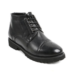 Man's demi-season leather shoes isolated on wthite.