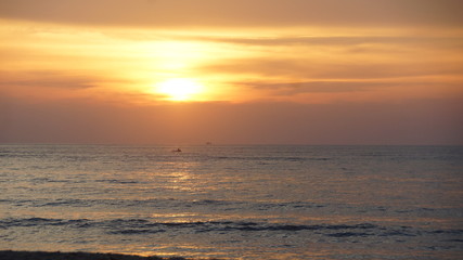 Obraz premium Sunset scene at Batu Ferringhi Beach in Penang