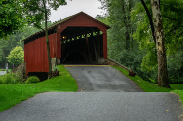 Fototapeta na wymiar Covered Bridge in the Countryside