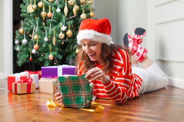 Obraz na płótnie Canvas Woman opening Christmas gift