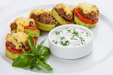 Zucchinis stuffed with meat and cheese