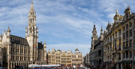 City Hall Hotel de Ville and baroque facade houses at the Grand-Place Grote Markt, Brussels, Belgium, Europe