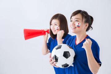 W杯・ワールドカップサッカーを応援するサッカーファン・サポーターの日本人女性 © buritora