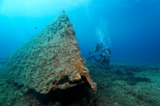 Divers diving at Archilleas Wreck, Paphos, Mediterranean Sea, Southern Cyprus, Cyprus, Europe