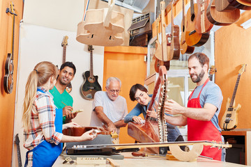 Gitarrenbauer Kleinbetrieb mit Tradition