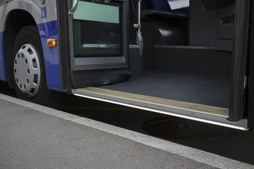 Bus an der Haltestelle