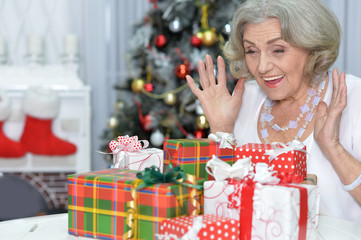 Obraz na płótnie Canvas Portrait of happy senior woman preparing for Christmas