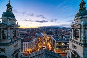 Wandaufkleber Night in Budapest as seen from above © Calin Stan
