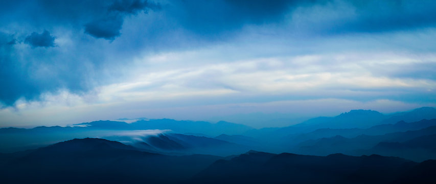 Sichuan yaan Xing county bordering luding cow back mountain scenery