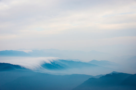 Sichuan yaan Xing county bordering luding cow back mountain scenery