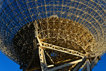 The observatory in the evening,The silhouette of a radio telesco
